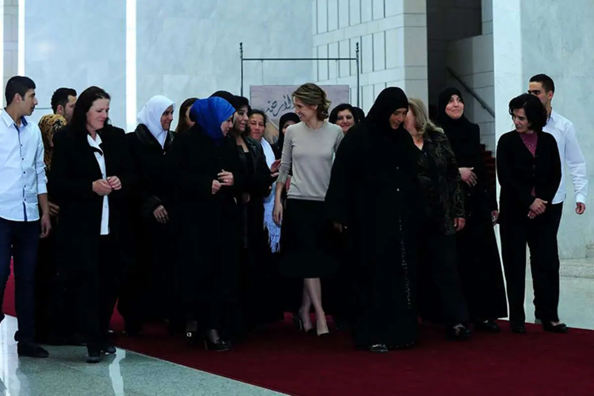 (تصاویر) همسر اسد میزبان مادران داغدار