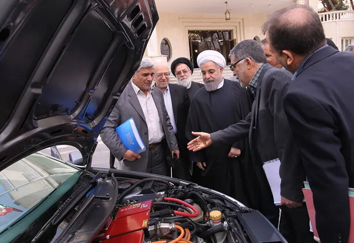 (تصاویر) رانندگی حسن روحانی