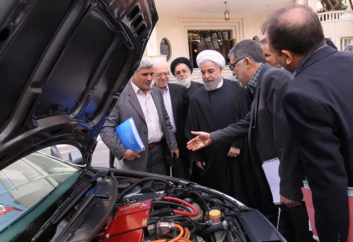 (تصاویر) رانندگی حسن روحانی