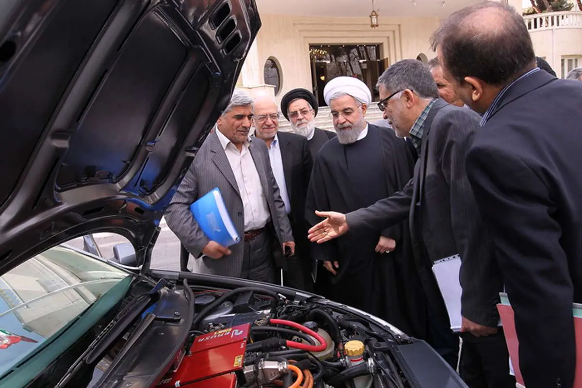 (تصاویر) رانندگی حسن روحانی