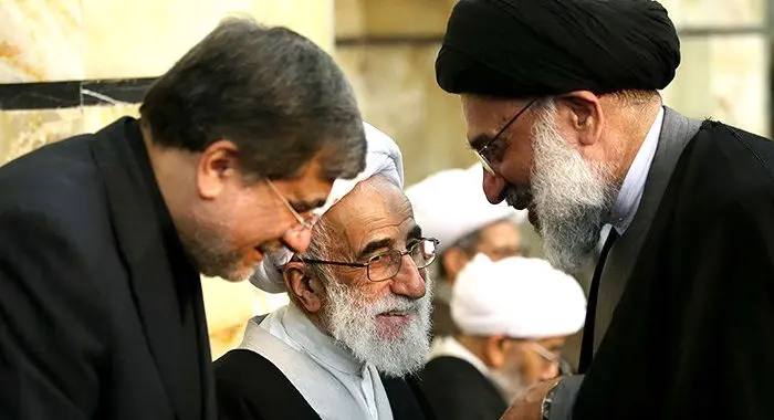 مجلس ختم همسر آیت‌الله جنتی، تخت‌جمشید بعد از تعطیلات، منطقه فقیرنشین، بازار غیربهداشتی،...