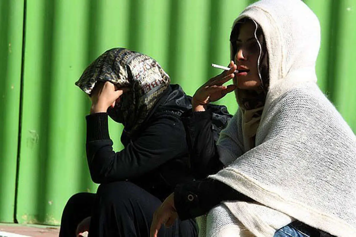 چرا زنان شیشه، ماریجوانا و گُل میکشند؟