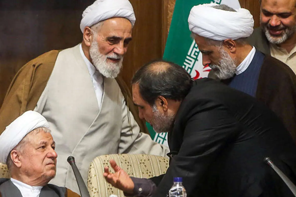 درگیری لفظی حسینیان و وزیر در مجلس، کیارستمی در افتتاحیه جشنواره، شعار «انرژِی هستهای واس ماس»، بهار و ...