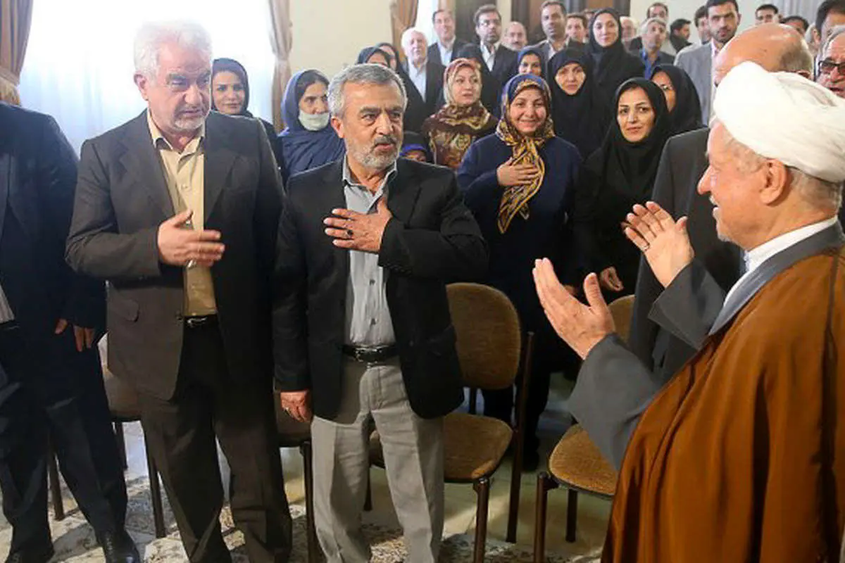 خارجیهای در جشنواره فیلم فجر، درگیری با دستفروشان، لحظههای فوتبالی، دختران قایقران،...