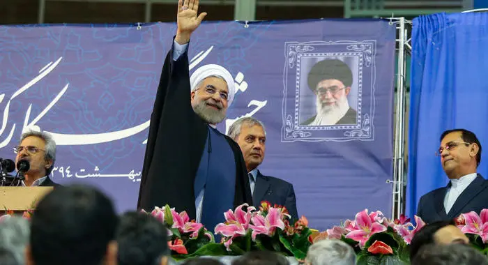 بوسیدن دست روحانی در جشنواره، میهمانان خارجی جشنواره فیلم فجر، رقابت دوومیدانی بانوان،...