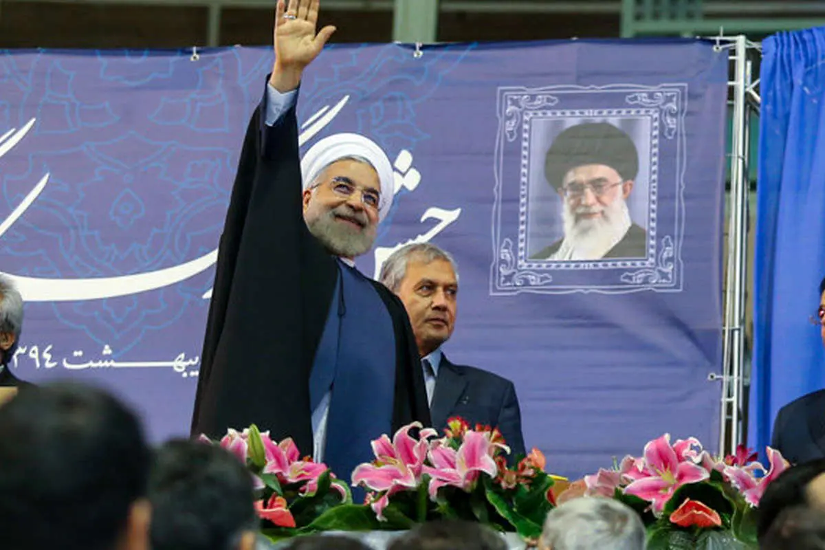 بوسیدن دست روحانی در جشنواره، میهمانان خارجی جشنواره فیلم فجر، رقابت دوومیدانی بانوان،...