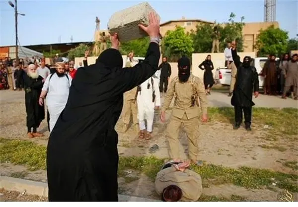(تصویر) شیوه جدید اعدام توسط جلادان داعش!