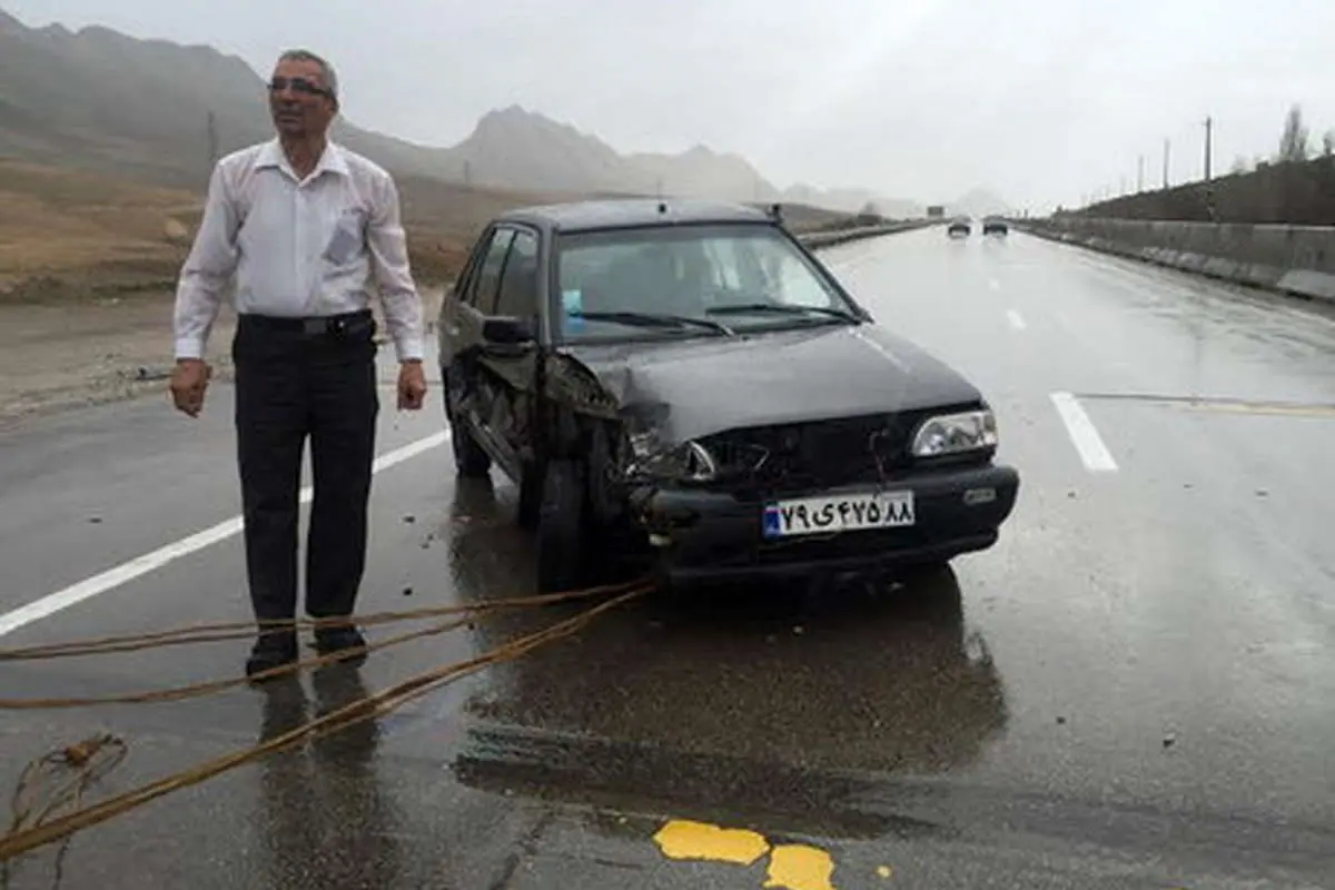 (تصاویر) واژگونی خودرو، بخاطر ایست پلیس