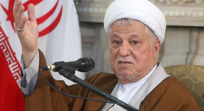 تجمع اعتراض‌آمیز دانشجویان، استقبال از کشتی‌گیران قهرمان، خشونت پلیس برزیل، پوستری...