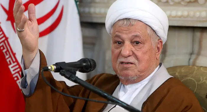 تجمع اعتراض‌آمیز دانشجویان، استقبال از کشتی‌گیران قهرمان، خشونت پلیس برزیل، پوستری...