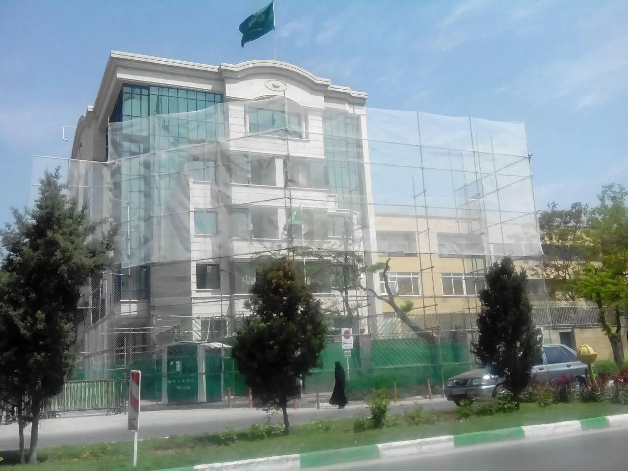 (تصویر) حصار بندی کنسولگری عربستان در مشهد!