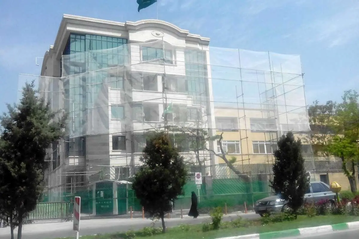 (تصویر) حصار بندی کنسولگری عربستان در مشهد!