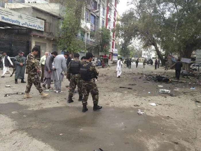 (تصاویر) حمله انتحاری در جلال‌آباد افغانستان