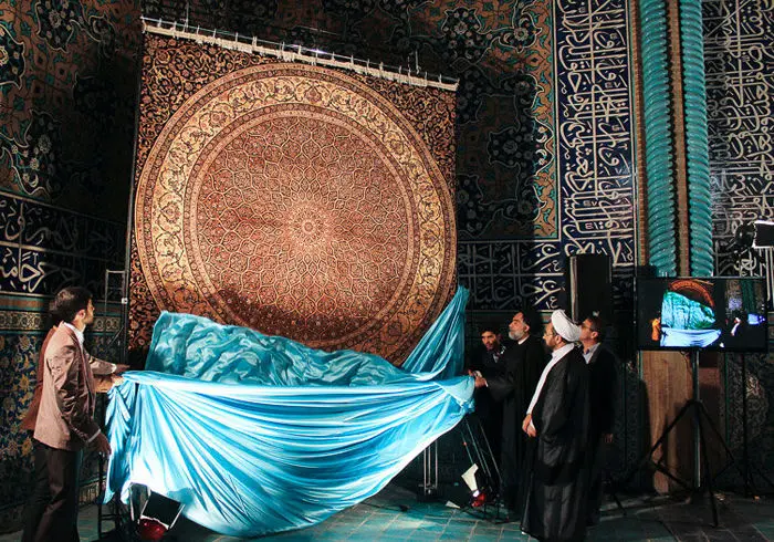 (تصاویر) رونمایی از فرش حرم‌حضرت‌زینب(س)