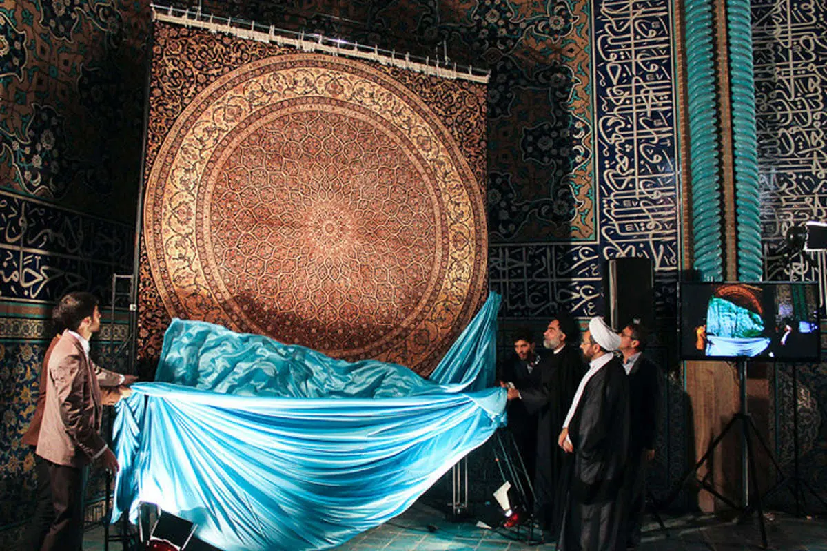 (تصاویر) رونمایی از فرش حرمحضرتزینب(س)
