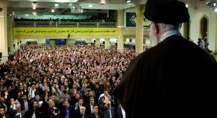 دیدار جمعی از معلمان با مقام معظم رهبری، زنان محلی‌پوش در جشنواره، جشن متفاوت در...