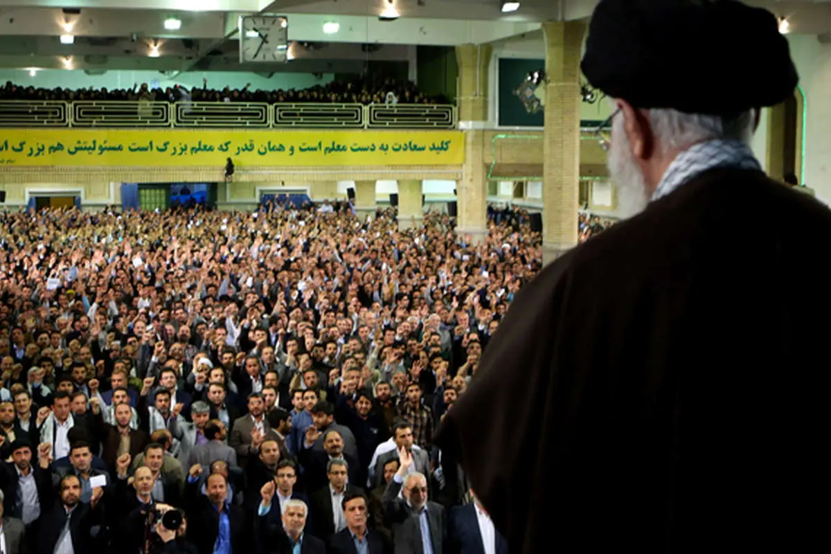 دیدار جمعی از معلمان با مقام معظم رهبری، زنان محلیپوش در جشنواره، جشن متفاوت در...