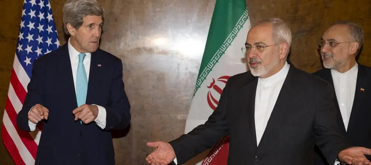 پرچم افراشته آمریکا در تهران به آتش کشیده نشد!