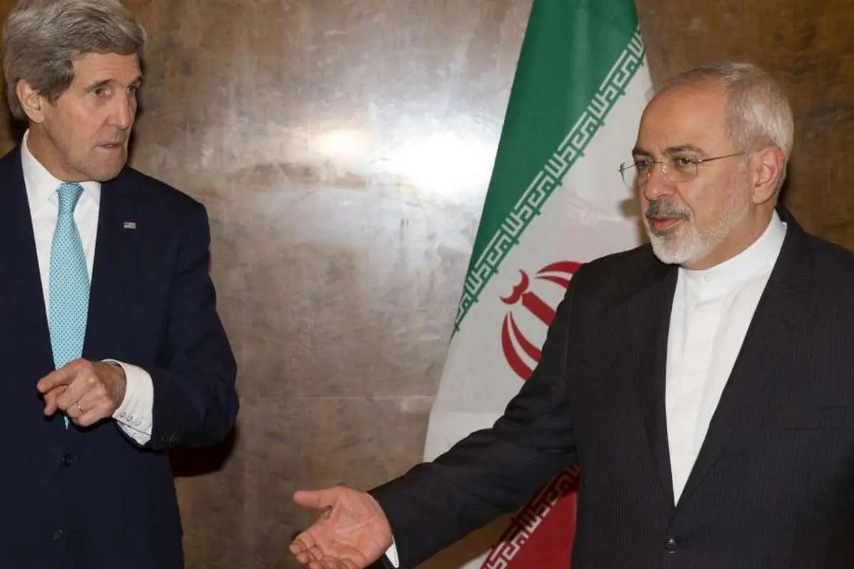 پرچم افراشته آمریکا در تهران به آتش کشیده نشد!