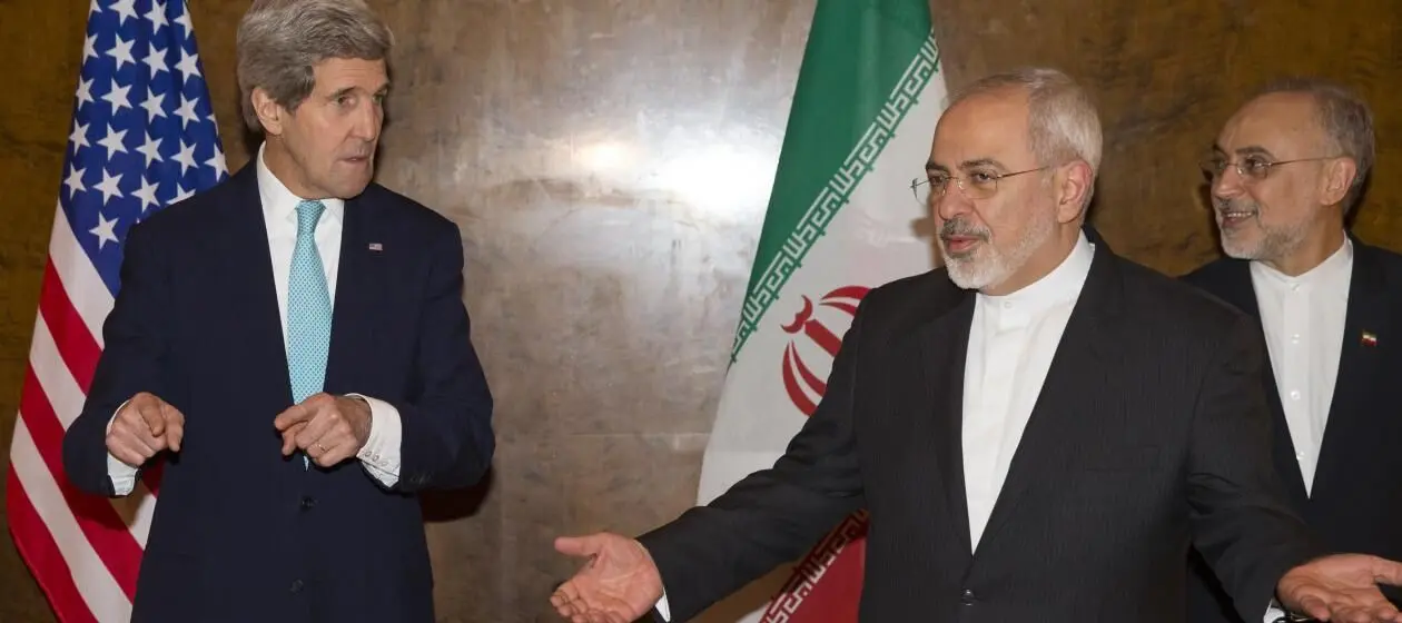 پرچم افراشته آمریکا در تهران به آتش کشیده نشد!