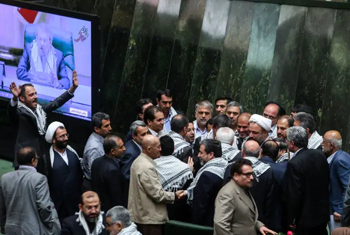 (تصاویر) مشاجره ظریف و کوچک زاده در مجلس
