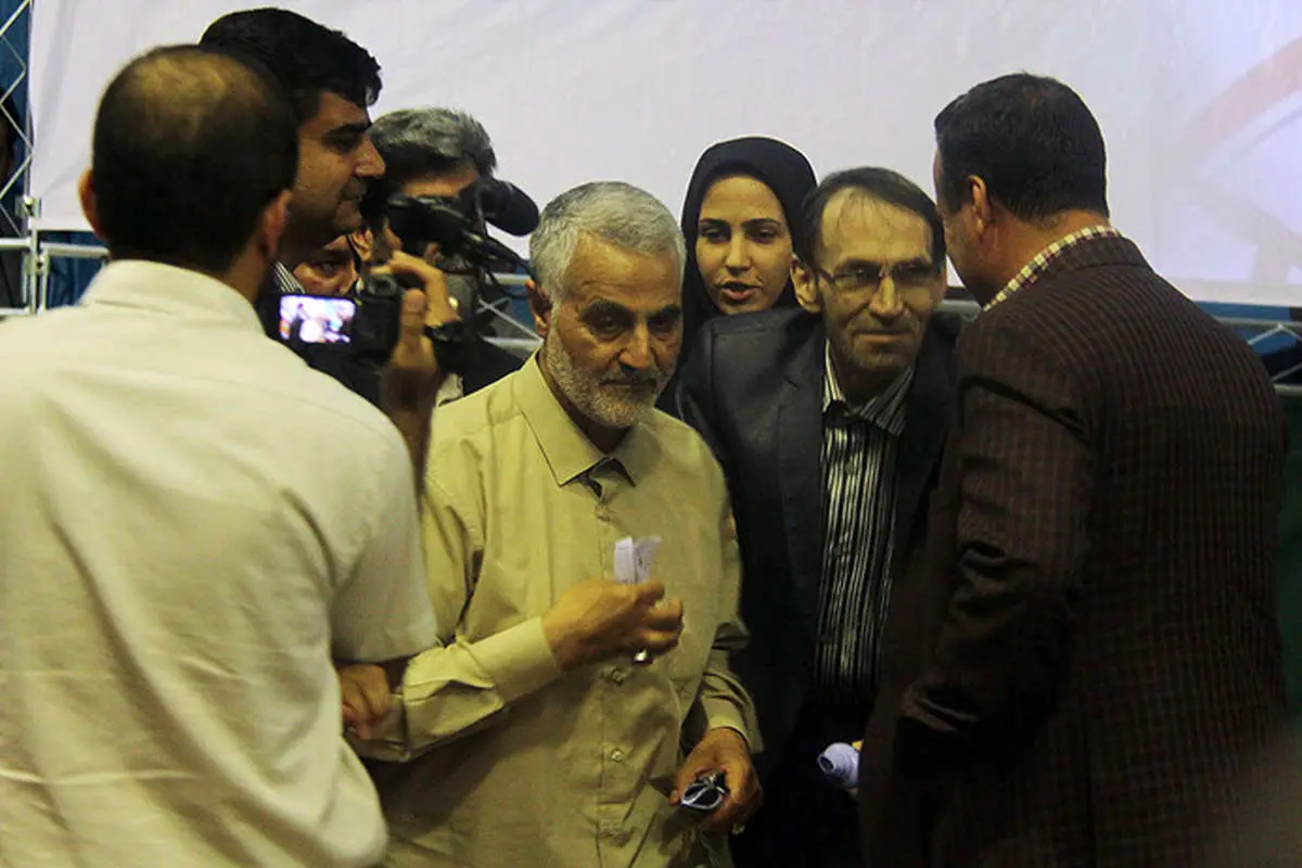 (تصاویر) سردارسلیمانی در جمع ایثارگران کرمان