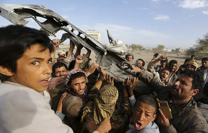 (تصاویر) سقوط جنگنده سعودی در یمن