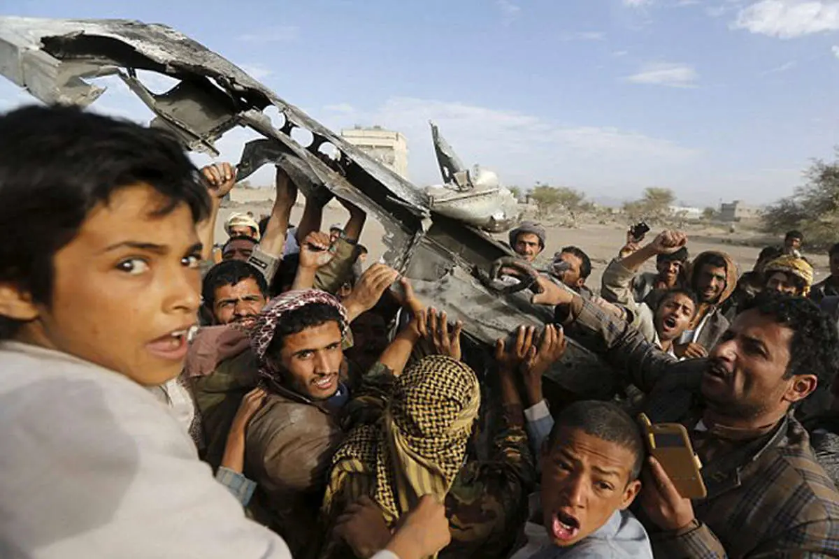 (تصاویر) سقوط جنگنده سعودی در یمن