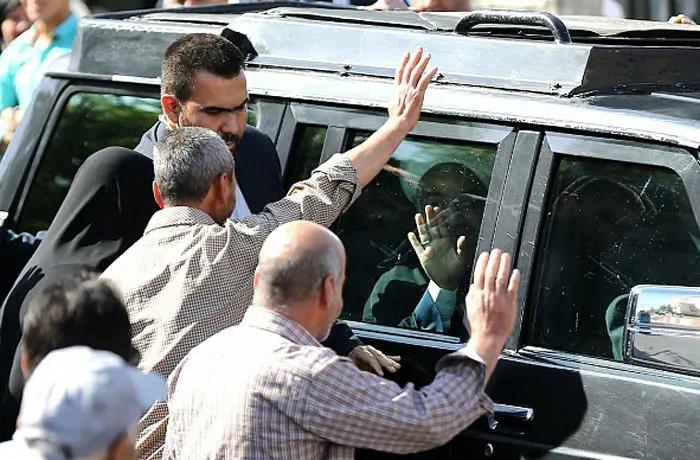 (تصاویر) استقبال از روحانی در غرب تهران
