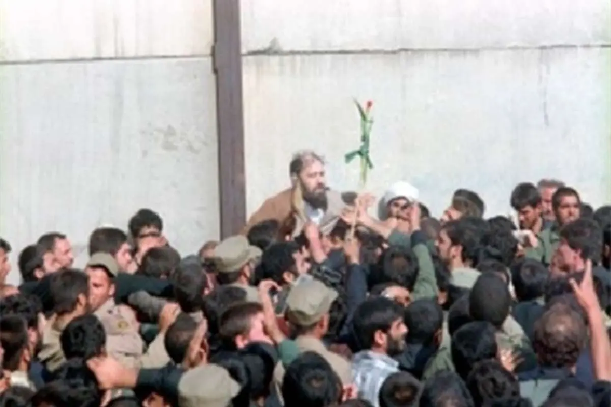 عکس دیده نشده از یادگار امام در سوگ امام