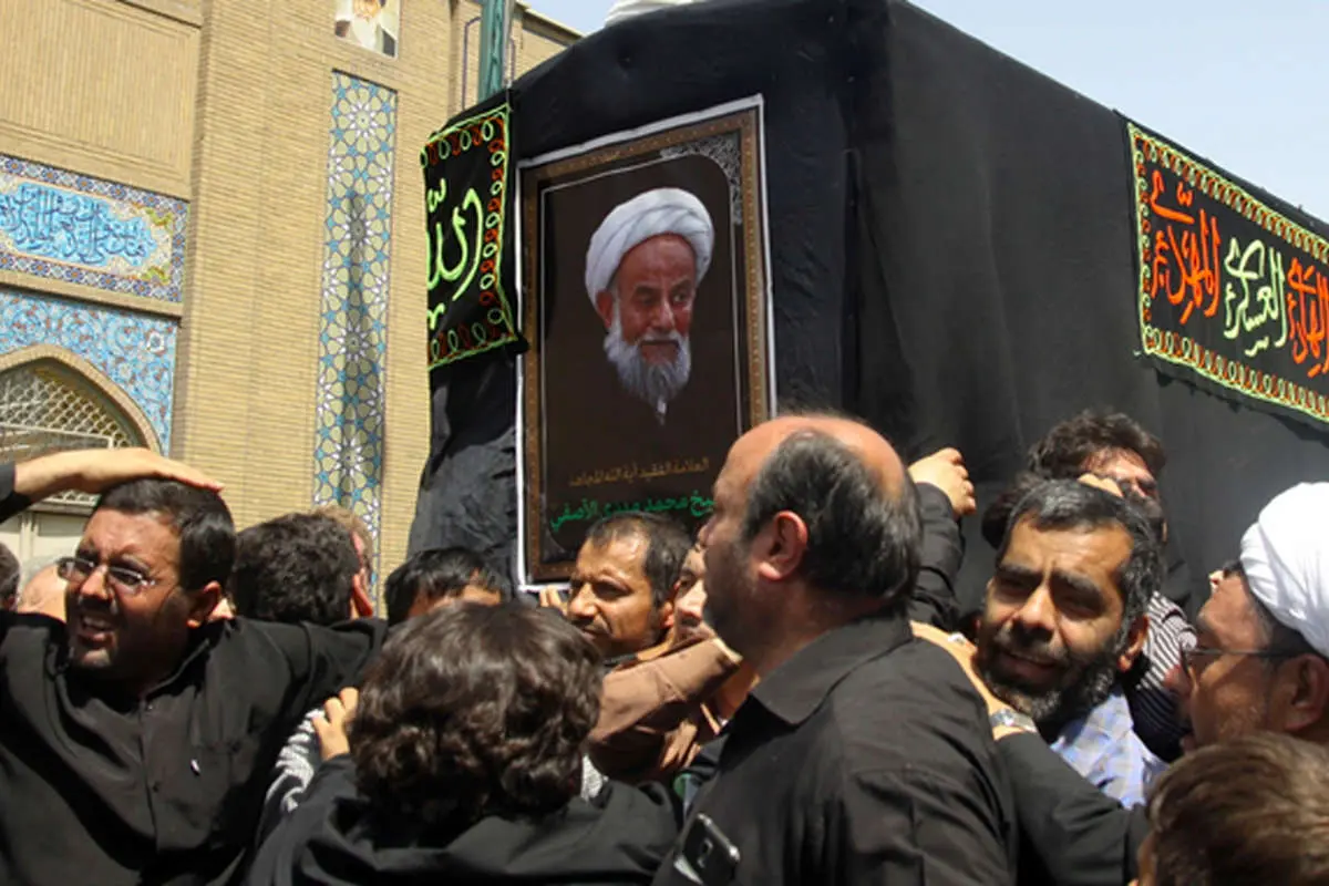 تشییع پیکر آیتالله؛ کفنپوشان در راهپیمایی، تفریح تهرانیها، روز محیط زیست، شوخی...