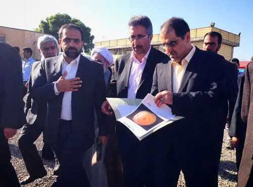 (تصویر) وزیر بهداشت وسط خیابان ویزیت کرد