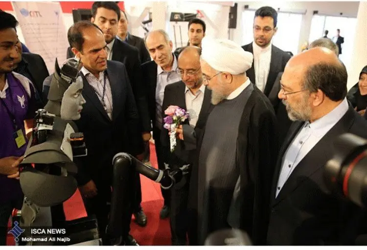 (تصویر) دسته گل رباتیک برای روحانی