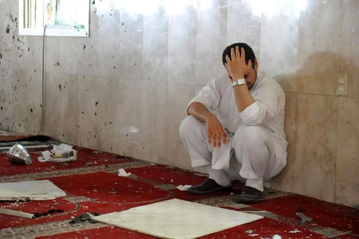 (تصاویر) حمله به مسجد شیعیان در عربستان