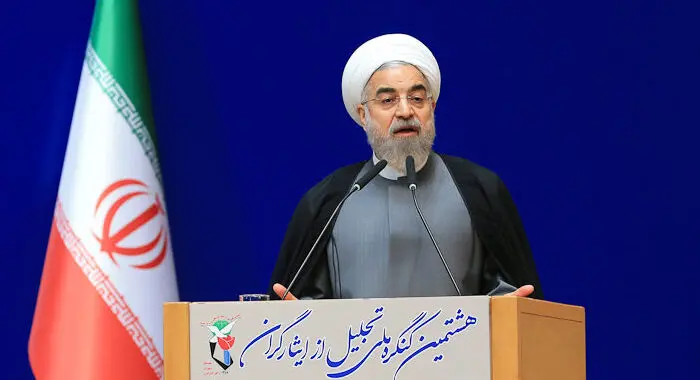 تجمع دانشجویان معترض به مذاکرات هسته‌ای، جشن ازدواج در یاسوج، تشییع یک هنرمند، شب...