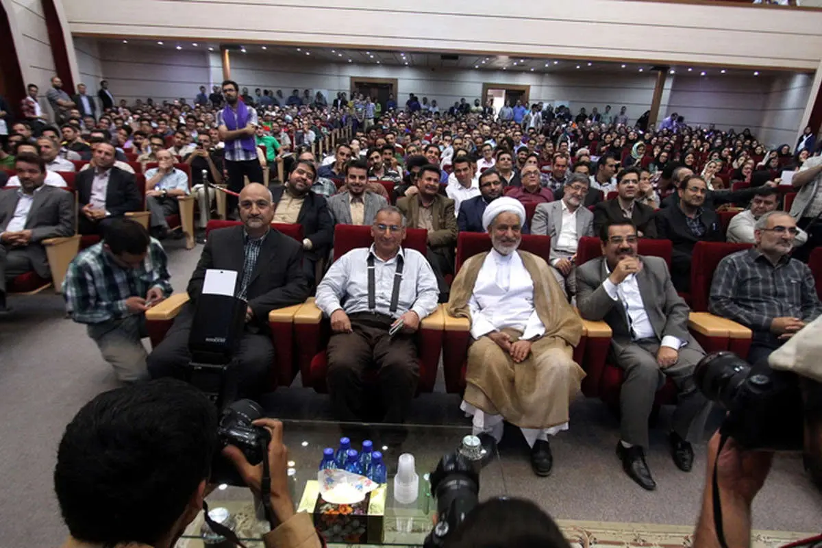 (تصاویر) همایش"روحانی تنها نیست"در مشهد