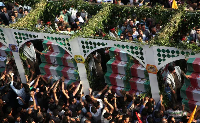 به سوء استفاده از خون شهیدانمان برای رسیدن به امیال سیاسی خود پایان دهید