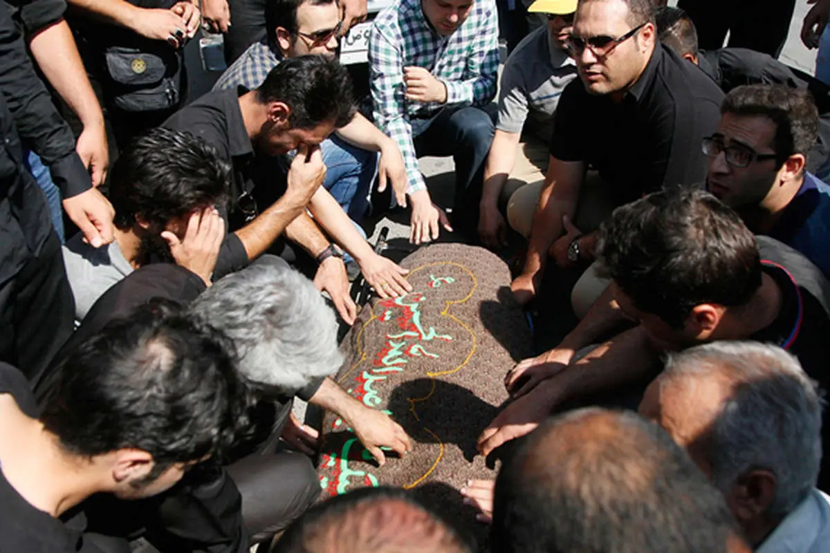 تشییع خبرنگار، فوتبال ستارگان، سارقان زنان در مشهد، افطار، سفیر سازمان ملل در کمپ،...