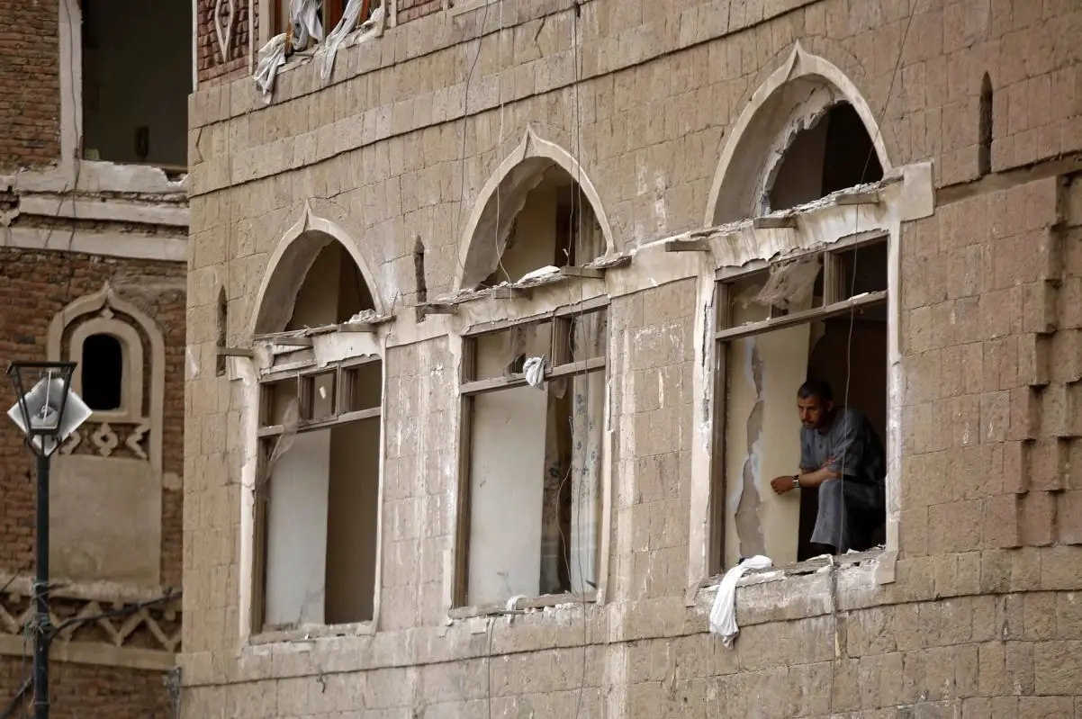 (تصاویر) انفجار مقابل مسجد شیعیان در صنعا