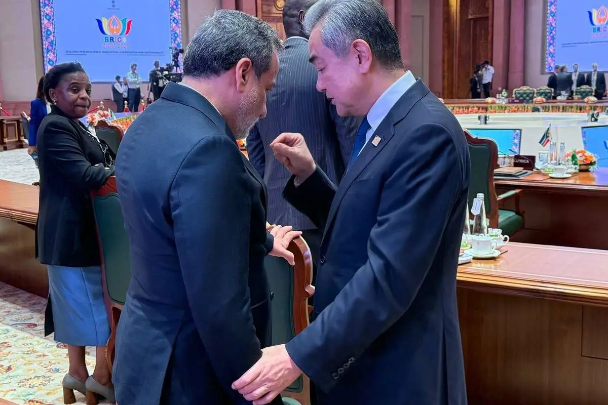 دیدار عراقچی با وزیر خارجه چین