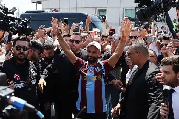 استقبال از محمد صلاح در بدو ورود به استانبول