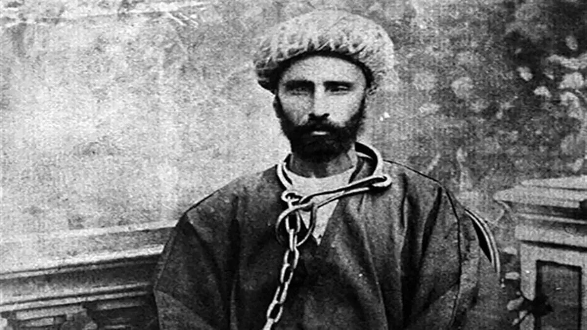 «آن میرزا رضای قد کوتوله»