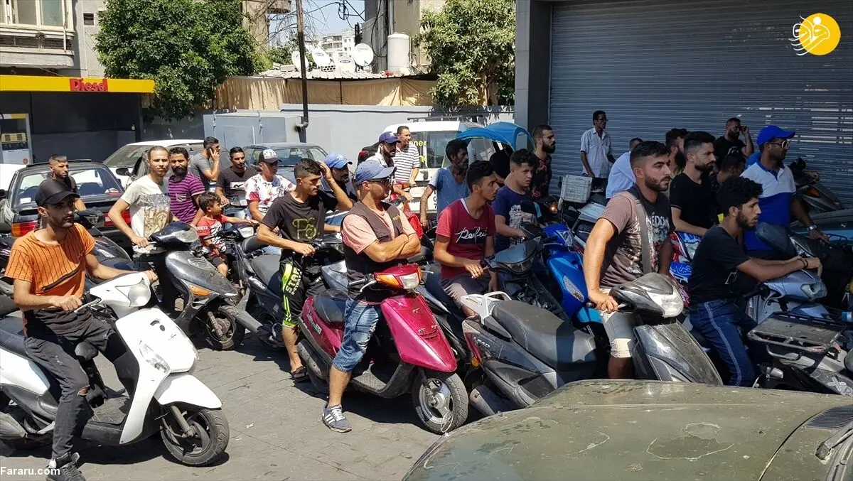 (تصاویر) صف طولانی نان و بنزین در لبنان