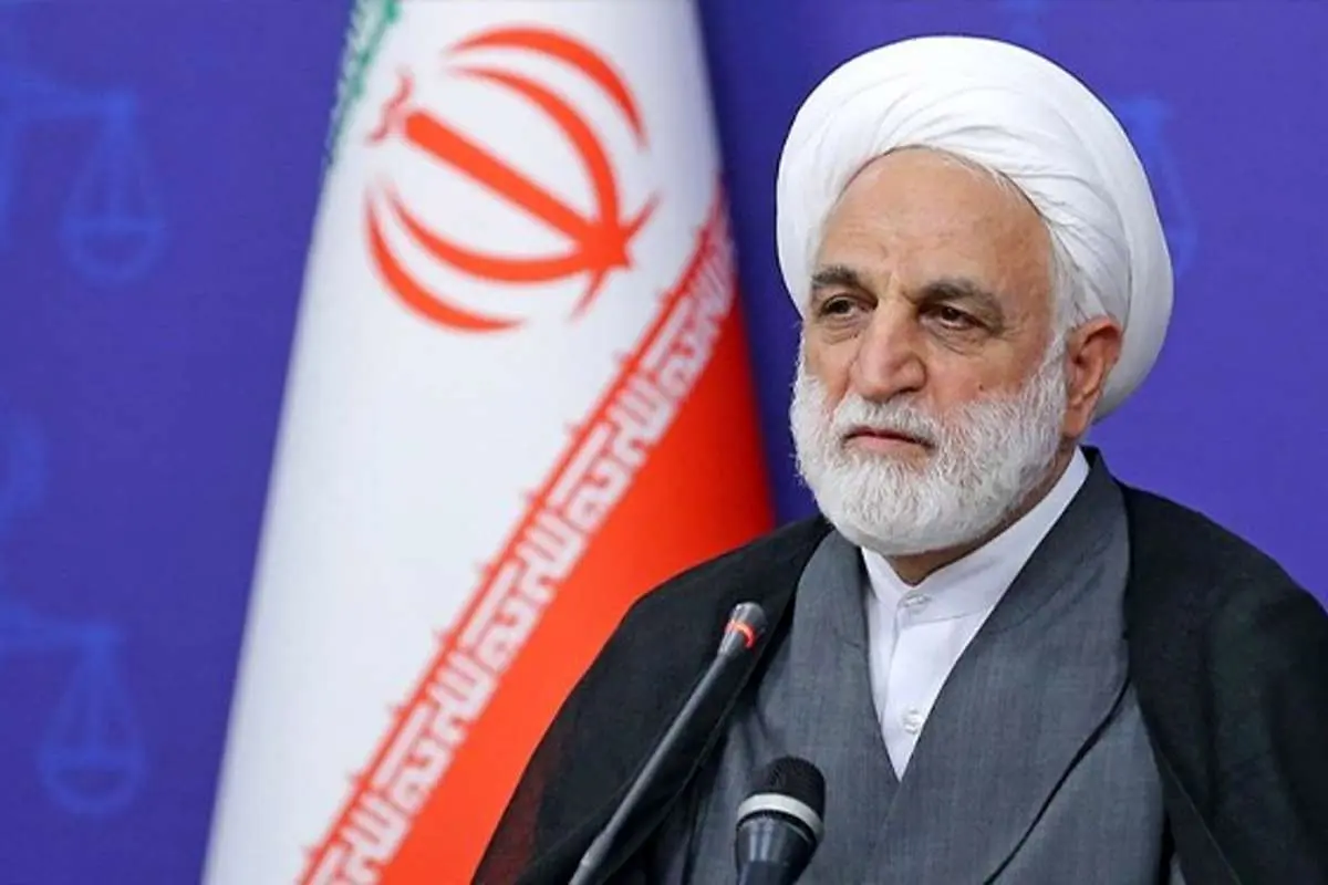 اژهای: عکسم را به دیوار جایی نزنید