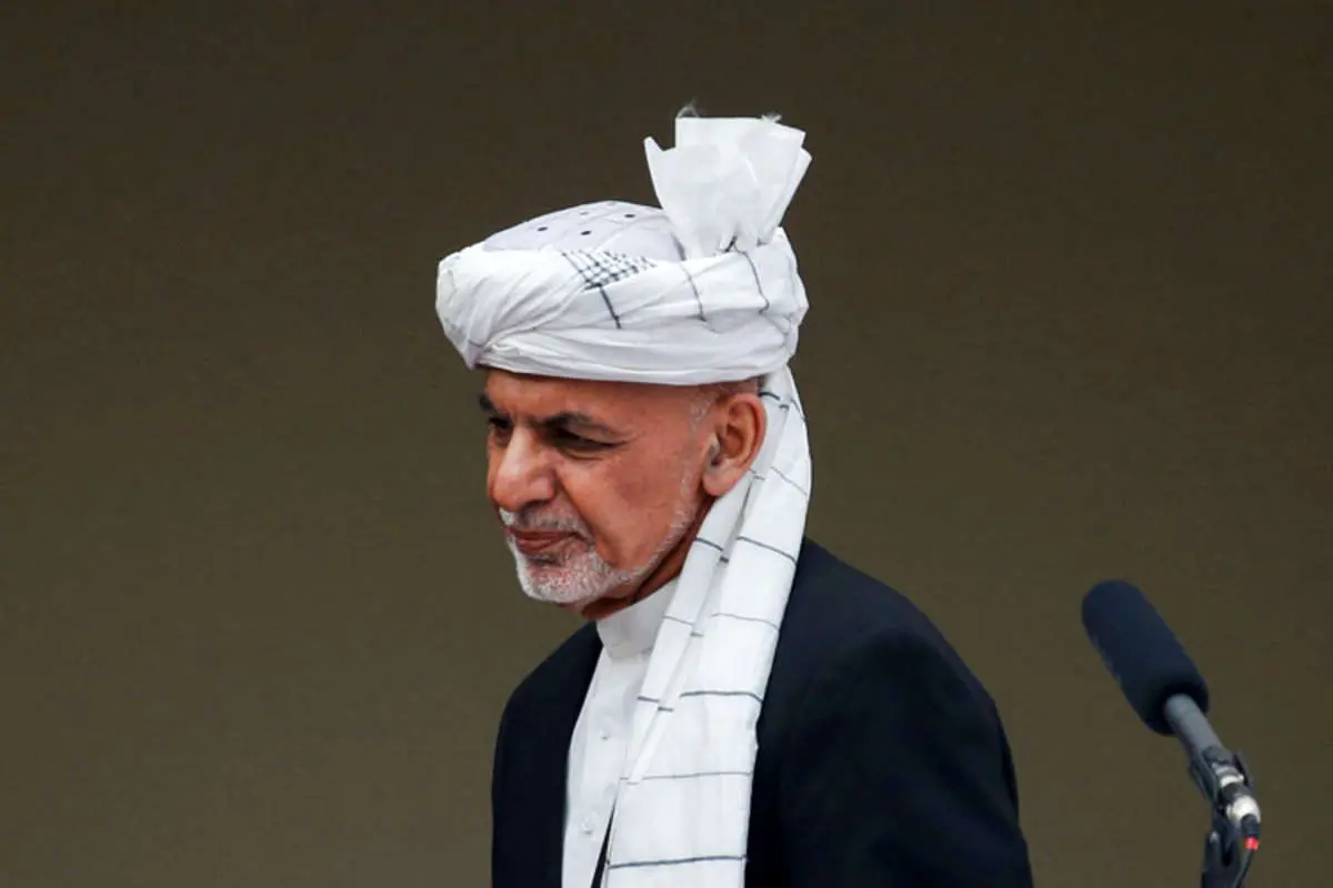 اشرف غنی افغانستان را ترک کرد