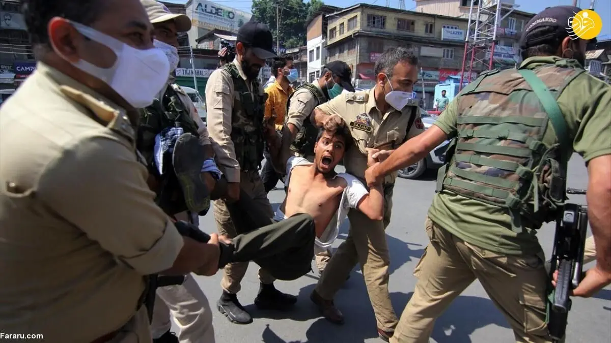 (تصاویر) حمله پلیس به عزاداران حسینی در کشمیر