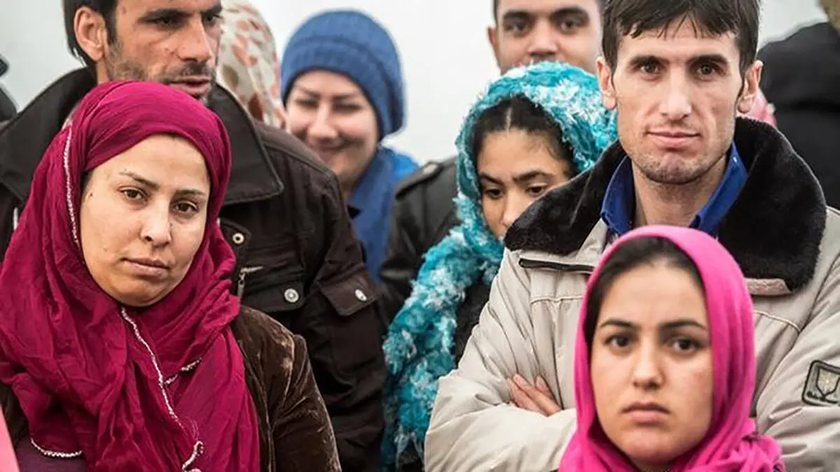 لحظه تلخ خداحافظی زنان افغانستان با زمزمه آهنگ «بی‌آشیانه گشتم»