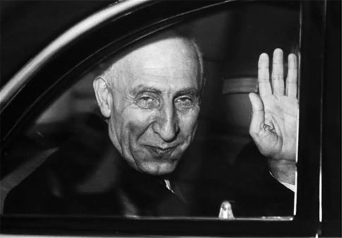 کاسه کوزهِ انگلیس را بهم زد و برکنار شد
