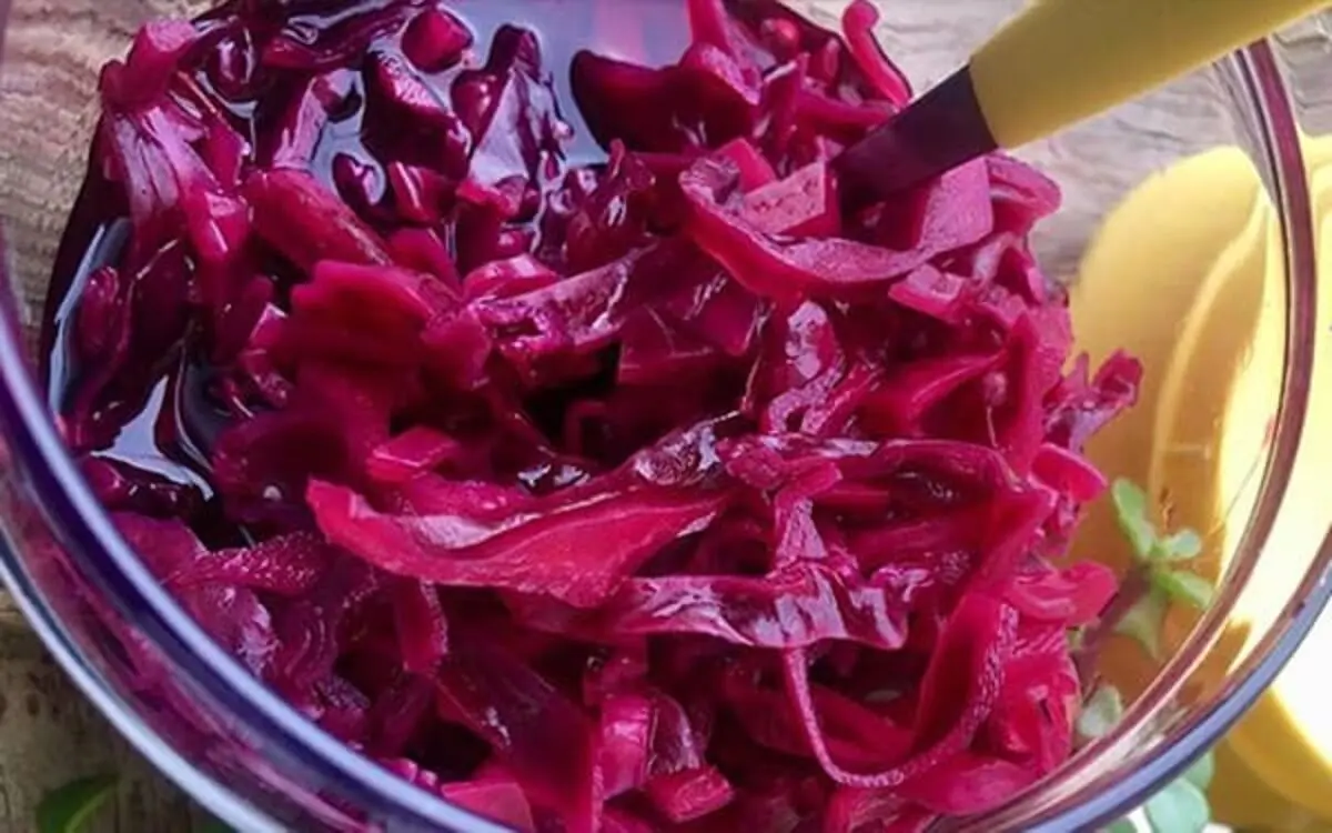 طرز تهیه ترشی کلم قرمز؛ راز خوشمزگی ترشی کلم قرمز رستوران‌ها چیست؟