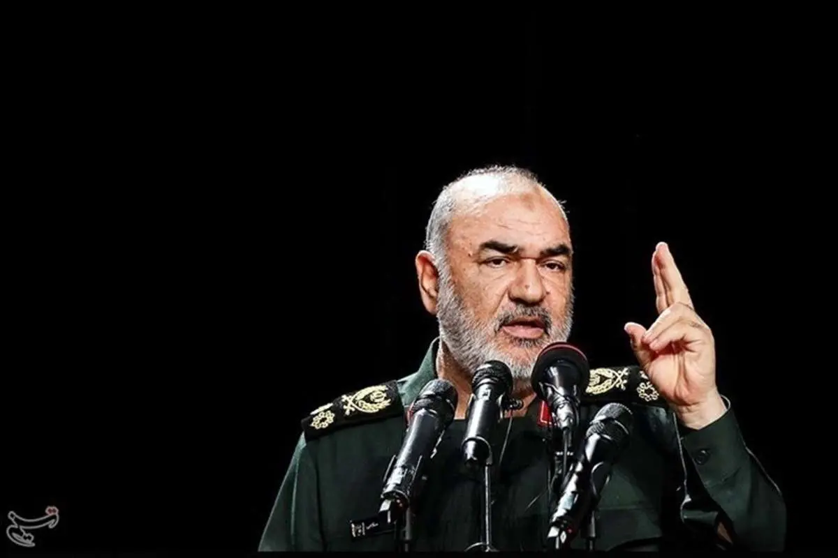 فرمانده سپاه: نمیتوانیم به دشمن اعتماد کنیم تا محلول واکسن خارجی وارد کشور شود